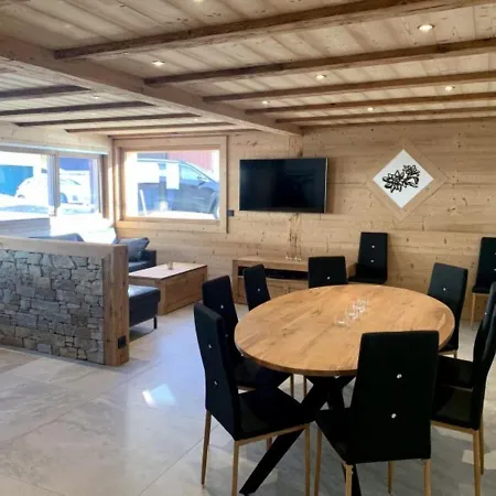 Spacious In With Ski-storage